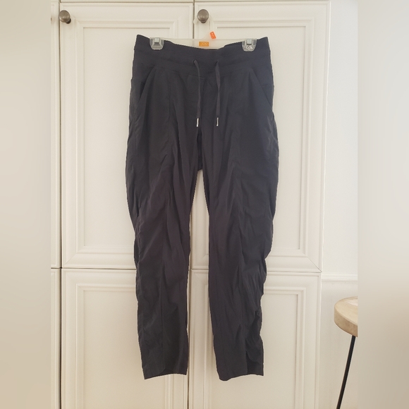 Lululemon street to studio ll pants sz 8 - Picture 4 of 7